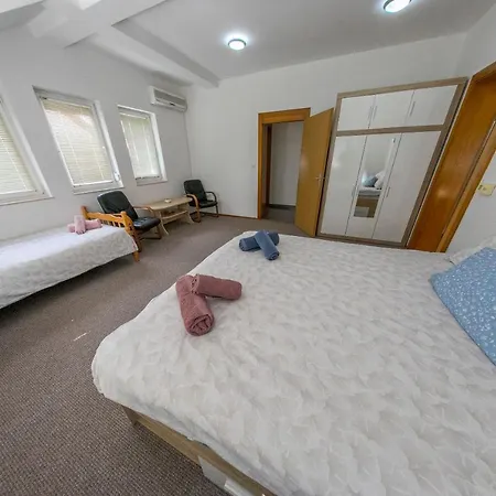 Naaj Apartment *