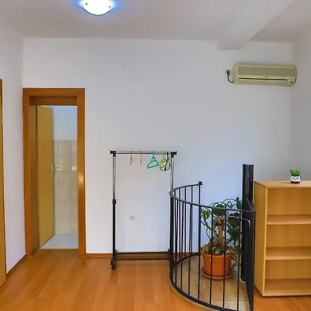 Apartment Naaj