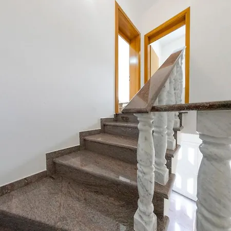 Naaj Apartment *